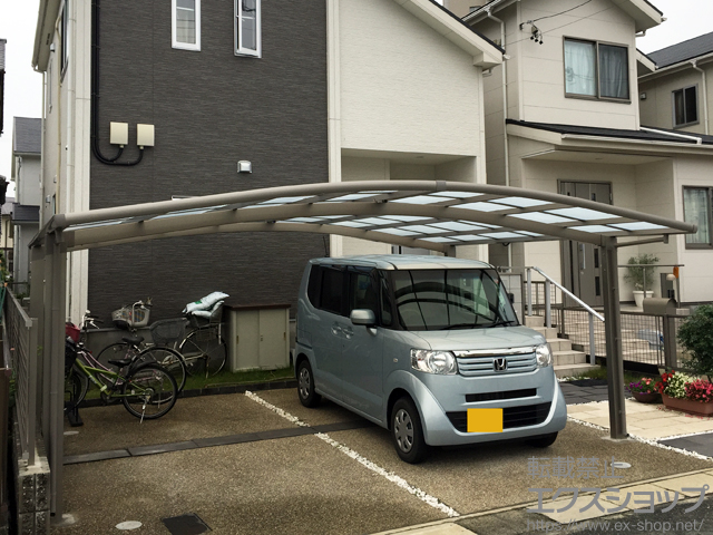 愛知県豊川市のLIXIL リクシル（トステム）のカーポート カーブポートシグマIII ワイド 積雪〜20cm対応 施工例