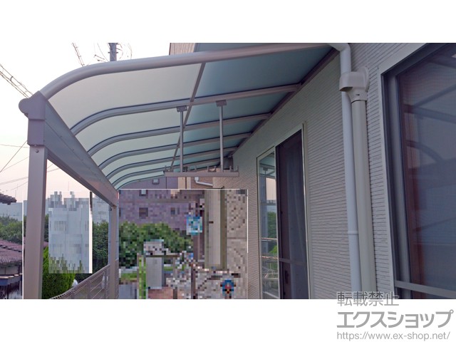 静岡県富士市ののテラス屋根 ヴェクターテラス R型 テラスタイプ 単体 積雪〜20cm対応＋吊り下げ式物干し 標準 2本入×1 施工例