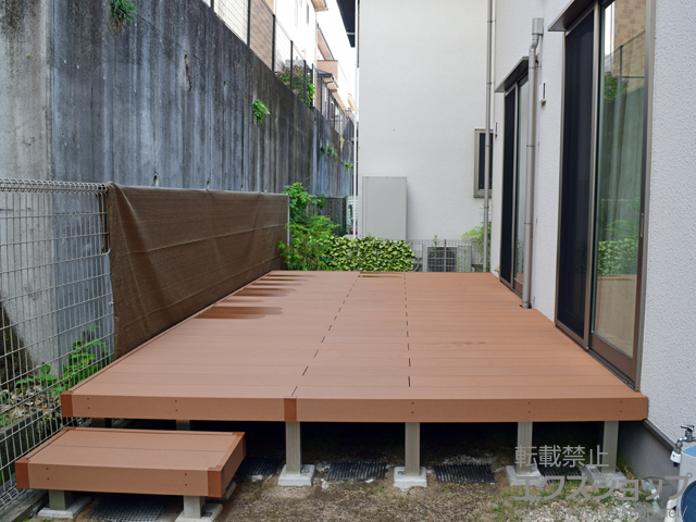 福岡県筑紫野市ののウッドデッキ リウッドデッキ 200＋独立式リウッドステップ2型 施工例