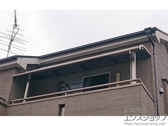 埼玉県鴻巣市のLIXIL リクシル（トステム）のバルコニー・ベランダ屋根 ライザーテラスII R型 屋根タイプ 単体 積雪〜20cm対応 施工例