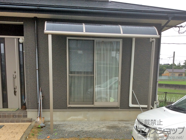 香川県高松市のLIXIL リクシル（トステム）のテラス屋根 ライザーテラスII R型 テラスタイプ 単体 積雪〜20cm対応 施工例