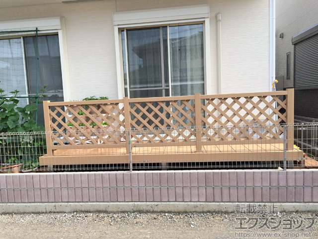 神奈川県小田原市ののウッドデッキ リウッドデッキ 200＋リウッドデッキフェンス2型＜ラチス格子＞ 施工例