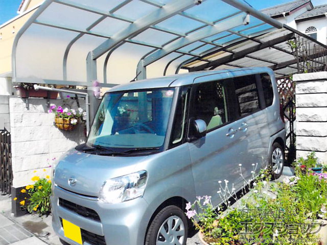 埼玉県川口市ののカーポート レイナキャップポートグラン　積雪〜20cm対応＋着脱式サポート 標準・ハイルーフ兼用 2本入り×1セット 施工例