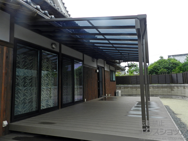 愛媛県伊予郡砥部町のLIXIL リクシル（トステム）のテラス屋根 ライザーテラスII F型 テラスタイプ 単体 積雪〜20cm対応 施工例