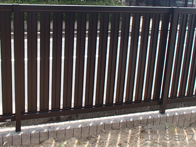 福岡県宗像市ののフェンス・柵 エクスラインフェンス22型 自由柱 施工例