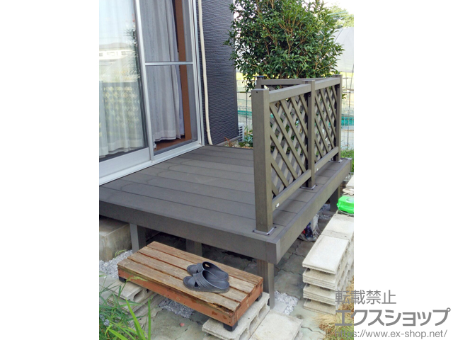 埼玉県さいたま市ののウッドデッキ リウッドデッキ 200＋リウッドデッキフェンス2型＜ラチス格子＞ 施工例