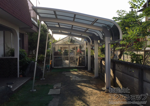 神奈川県厚木市のLIXIL リクシル（トステム）のカーポート テールポートシグマIII 1500 積雪〜50cm対応＋着脱式サポート ロング柱23 1本入り×3セット＋屋根材ホルダー 56タイプ用×1セット 施工例