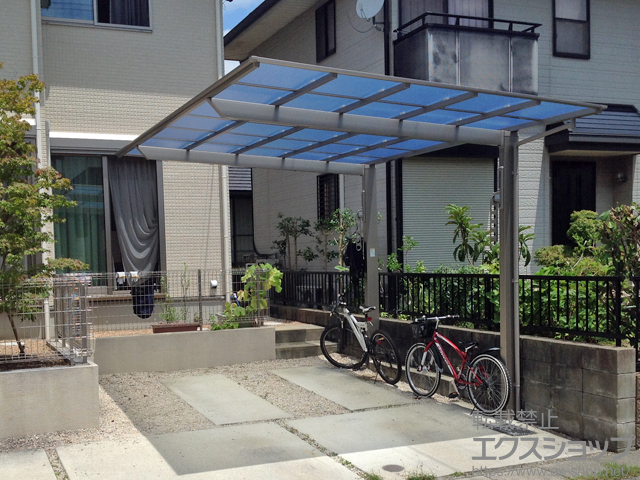 福岡県福岡市ののカーポート ネスカF (フラットスタイル) 積雪〜20cm対応＋物干しセット 標準2本入 施工例