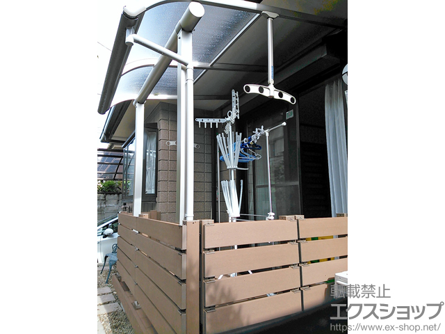 大阪府八尾市ののテラス屋根 ヴェクターテラス R型 テラスタイプ 単体  積雪〜20cm対応＋物干しセット吊り下げ式上下可動（脱着式）×1セット 施工例