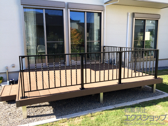千葉県香取郡多古町ののウッドデッキ リウッドデッキ 200＋独立式リウッドステップ2型＋トラディシオンデッキフェンス1型 施工例
