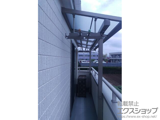 東京都世田谷区ののバルコニー・ベランダ屋根 スピーネ F型 屋根タイプ 単体 積雪〜20cm対応＋吊り下げ物干し Aセット ショート 2本入り×1セット 施工例