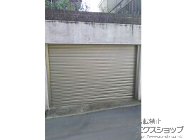 千葉県船橋市のLIXIL リクシル（トステム）のガレージシャッター ガレージシャッタークワトロ 電動式 内部付RC造用躯体直付タイプ ※外部停電時開閉機構 施工例