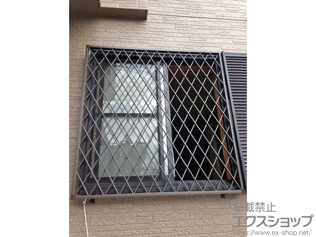 千葉県松戸市のLIXIL リクシル（トステム）の面格子・窓格子 アルミ面格子 ヒシクロス 施工例