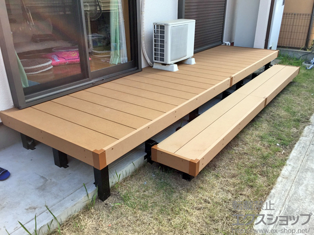 奈良県香芝市ののウッドデッキ リウッドデッキ 200＋ 部分段床セット(正面タイプ1段) 施工例