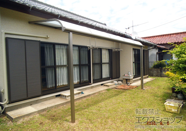 千葉県館山市のLIXIL リクシル（トステム）のテラス屋根 ライザーテラスII R型 テラスタイプ 単体 積雪〜20cm対応＋吊り下げ物干し 施工例