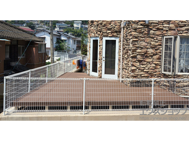 長崎県佐世保市ののウッドデッキ リウッドデッキ 200＋段床セット 1段 正面タイプ＋リウッドステップ5型 Hタイプ(3段) 施工例