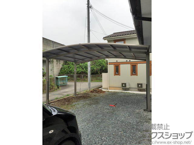 兵庫県姫路市のLIXIL リクシル（トステム）のカーポート カーブポートシグマIII ワイド 積雪〜20cm対応＋屋根材ホルダー 50タイプ用＋柱ガード 施工例
