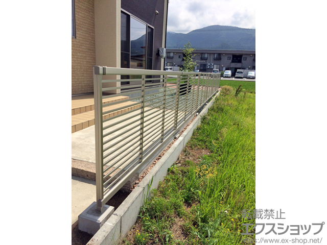 山形県村山市ののフェンス・柵 エクスラインフェンス12型 自由柱施工 施工例