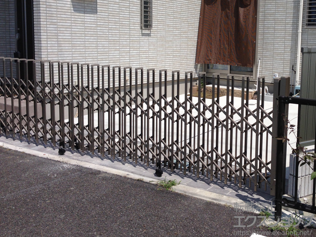 大阪府泉佐野市ののカーゲート トリップゲート ペットガード型 ノンレール 片開き 47S 施工例