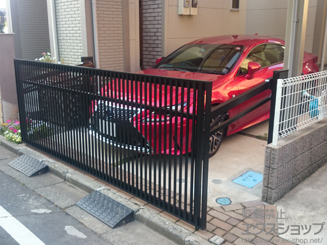 埼玉県坂戸市ののカーゲート ワイドオーバードアS2型 手動式 施工例
