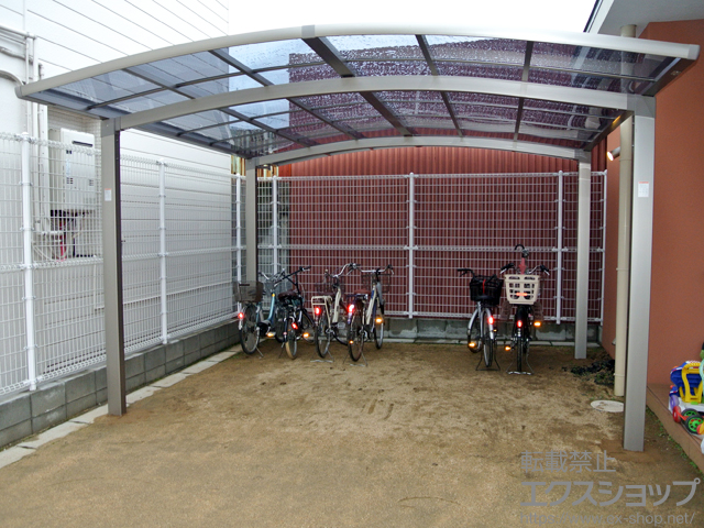 大阪府東大阪市のLIXIL リクシル（トステム）のカーポート カーブポートシグマIII ワイド 積雪〜20cm対応 施工例