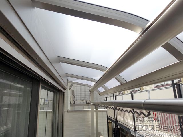 東京都板橋区ののバルコニー・ベランダ屋根 プレシオステラス R型 屋根タイプ 単体 積雪〜20cm対応 施工例