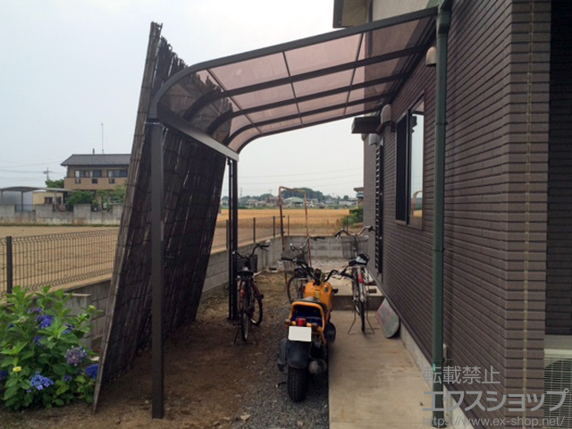 茨城県猿島郡境町のLIXIL リクシル（トステム）のテラス屋根 ライザーテラスII R型 テラスタイプ 単体 積雪〜20cm対応 施工例