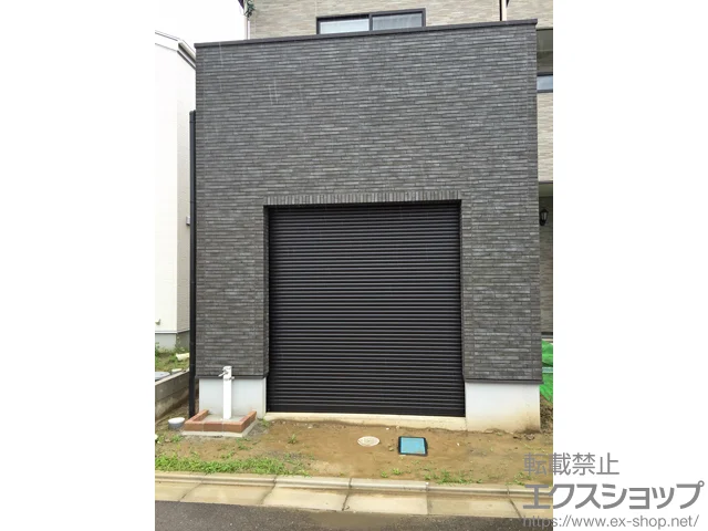和歌山県和歌山市のLIXIL リクシル（トステム）のガレージシャッター ガレージシャッタークワトロ 電動式 内部付タイプ 施工例
