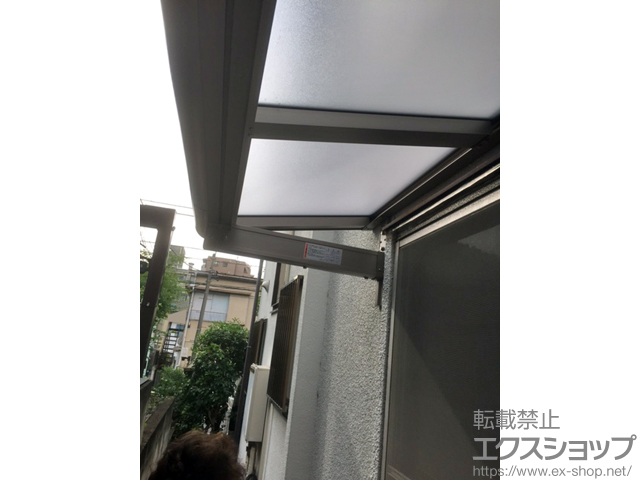 東京都品川区のLIXIL リクシル（トステム）のテラス屋根 パワーアルファ F型 ルーフタイプ 単体 積雪〜30cm対応 施工例