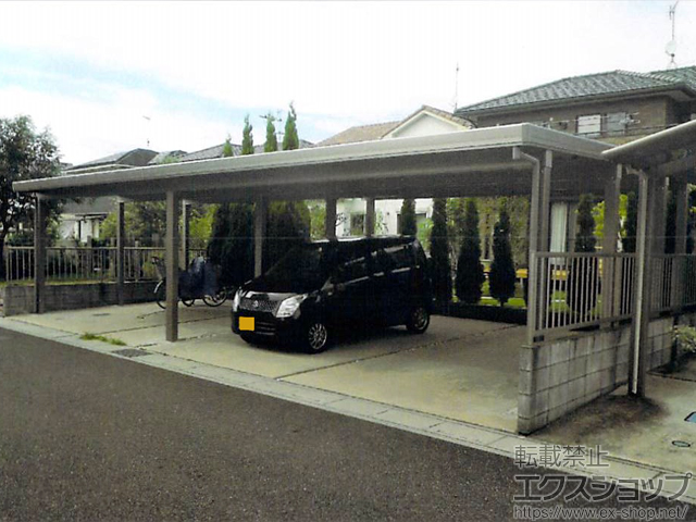 埼玉県北葛飾郡杉戸町のLIXIL リクシル（トステム）のカーポート テリオスポートIII 3000 4台用 横連棟 角柱11本仕様 積雪〜100cm対応 ※出入隅仕様 施工例