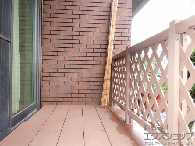 埼玉県越谷市ののウッドデッキ リウッドデッキ 200＋リウッドデッキフェンス2型＜ラチス格子＞＋リウッドデッキ門扉2型＜ラチス格子＞ 施工例