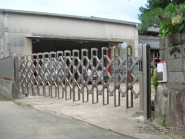 福岡県糟屋郡粕屋町ののカーゲート リフティングアコー 14型 ノンレール 片開き 施工例