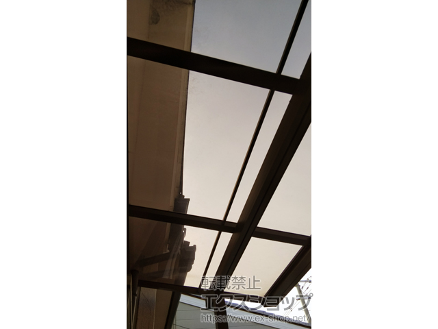 大阪府大阪市のLIXIL リクシル（トステム）のバルコニー・ベランダ屋根 ライザーテラスII F型 屋根タイプ 単体 積雪〜20cm対応 施工例