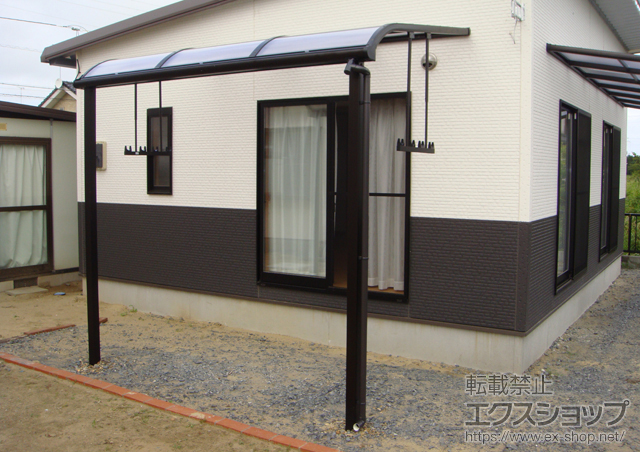 茨城県神栖市ののテラス屋根 プレシオステラス R型 テラスタイプ 単体 積雪〜20cm対応＋プレシオステラス用 吊下げ式物干し 標準 2本入 施工例