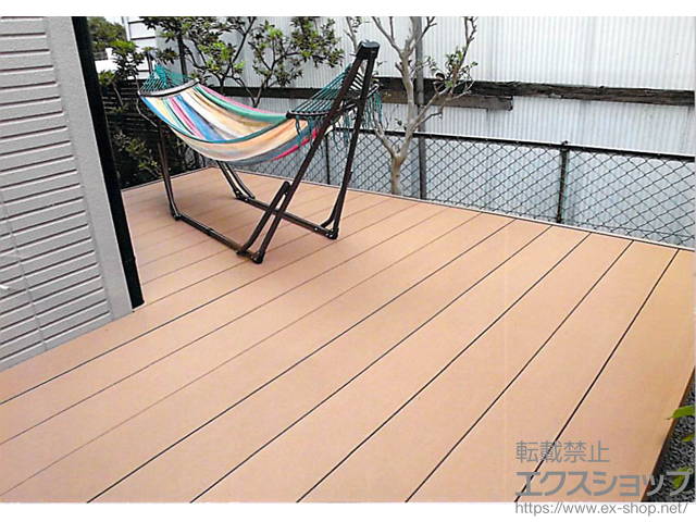 埼玉県鴻巣市ののウッドデッキ リウッドデッキ 200＋独立式リウッドステップ2型 施工例