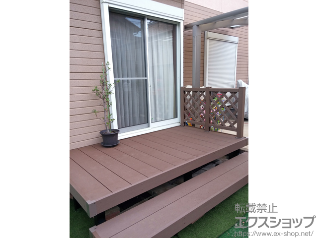埼玉県入間郡三芳町ののウッドデッキ リウッドデッキ 200＋段床セット 正面タイプ 1段＋リウッドデッキフェンス2型＜ラチス格子＞ 施工例