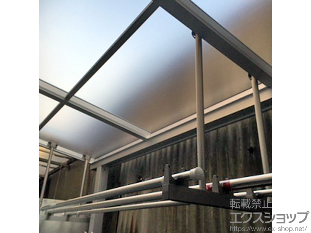 大阪府大阪市ののテラス屋根 ヴェクターテラス F型 テラスタイプ 単体 積雪〜20cm対応＋吊り下げ式物干し 標準 2本入り×1セット 施工例