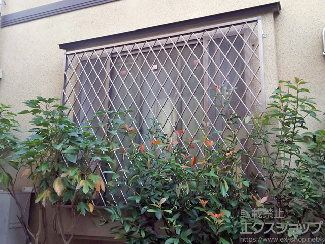 東京都調布市のLIXIL リクシル（トステム）の面格子・窓格子 アルミ面格子 ヒシクロス 施工例