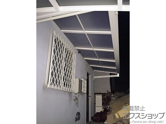 神奈川県川崎市のLIXIL リクシル（トステム）のバルコニー・ベランダ屋根 ライザーテラスII F型 ルーフタイプ 単体 積雪〜20cm対応 施工例