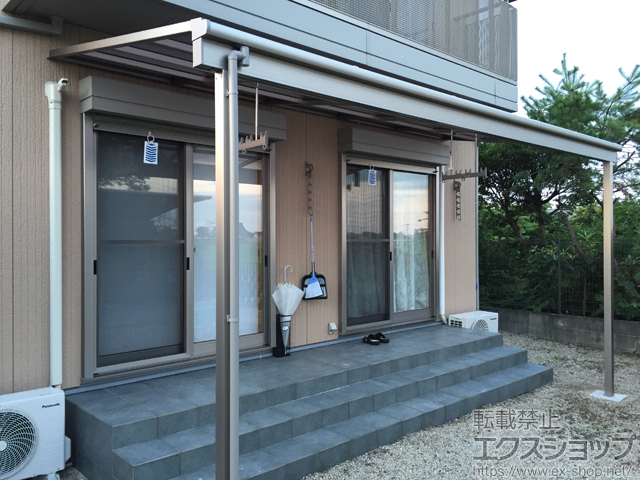 佐賀県小城市のLIXIL リクシル（トステム）のテラス屋根 ライザーテラスII F型 テラスタイプ 単体 積雪〜20cm対応＋ライザーテラスII 吊り下げ式物干し 標準 2本入り×1セット 施工例