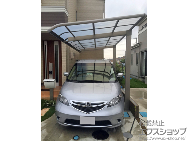 埼玉県草加市のLIXIL リクシル（トステム）のカーポート レガーナポートシグマIII 積雪〜20cm対応 施工例