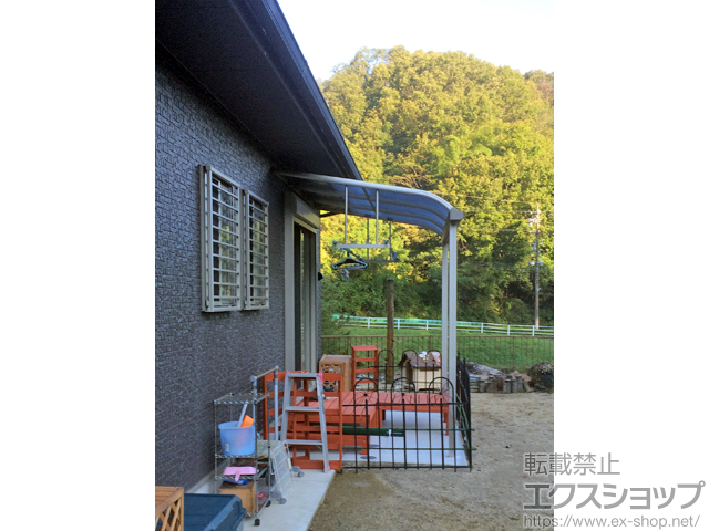 愛知県岡崎市ののテラス屋根 プレシオステラス R型 テラスタイプ 単体 積雪〜20cm対応＋吊り下げ式物干し ロング 2本入り×1セット 施工例