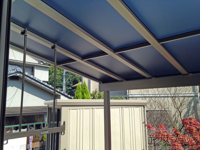 広島県呉市のLIXIL リクシル（トステム）のバルコニー・ベランダ屋根 ライザーテラスII F型 テラスタイプ 単体 積雪〜20cm対応 施工例