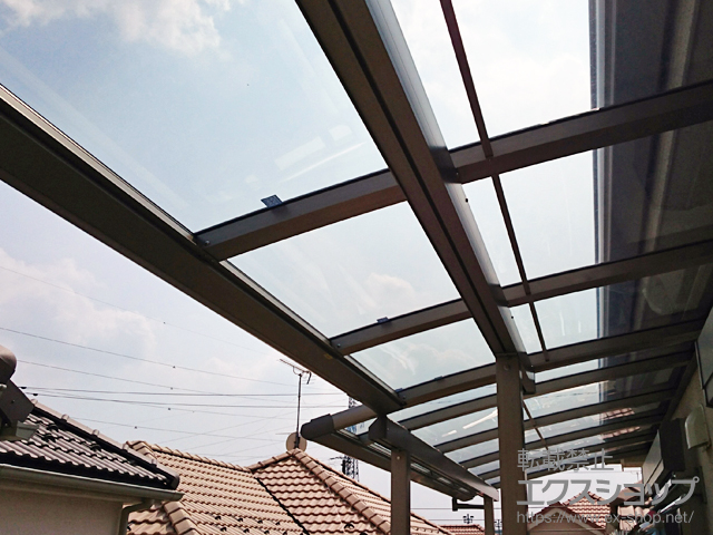 東京都東大和市のLIXIL リクシル（トステム）のテラス屋根 パワーアルファ L型 屋根タイプ 連棟 積雪〜30cm対応 施工例