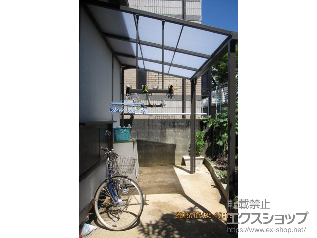福岡県福岡市のLIXIL リクシル（トステム）のテラス屋根 ライザーテラスII F型 テラスタイプ 単体 積雪〜20cm対応＋LIXIL(トステム) ライザーテラスII用 吊り下げ物干し 施工例