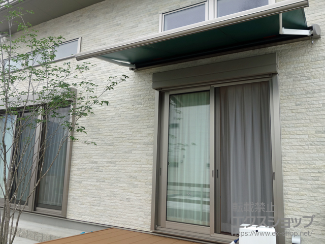 栃木県宇都宮市のLIXIL リクシル（トステム）のオーニング・日よけ 彩風C型 手動式 施工例
