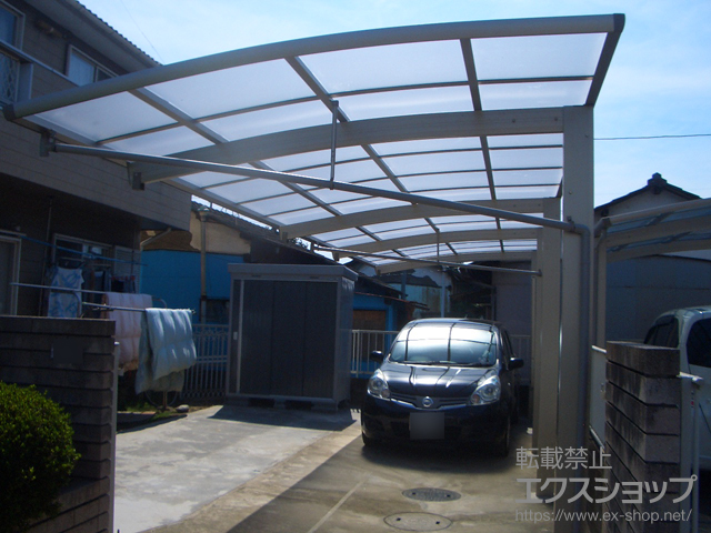 埼玉県熊谷市ののカーポート レイナポートREグラン 縦連棟 前下がり＋レイナポートREグラン 着脱式サポート 標準・ハイルーフ兼用 2本入り×2セット 施工例