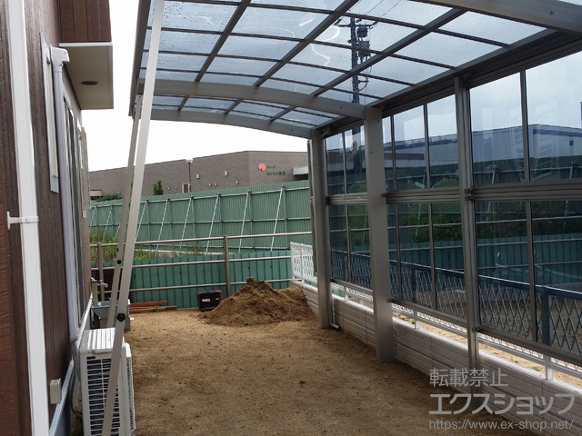 岡山県玉野市ののカーポート レイナポートグラン 延長　＋サイドパネル＋着脱式サポート 標準・ハイルーフ兼用 施工例