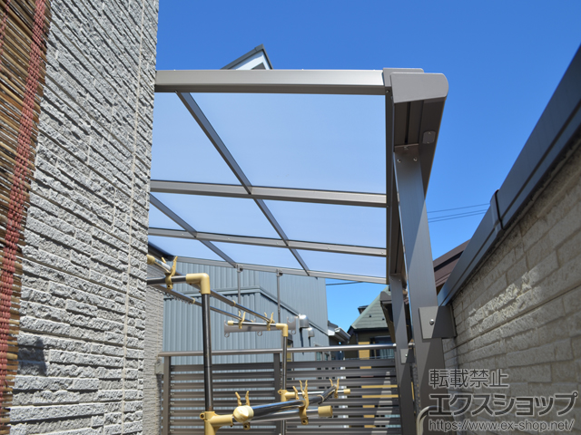 神奈川県川崎市のLIXIL リクシル（トステム）のバルコニー・ベランダ屋根 ライザーテラスII F型 屋根タイプ 単体 積雪〜20cm対応 施工例