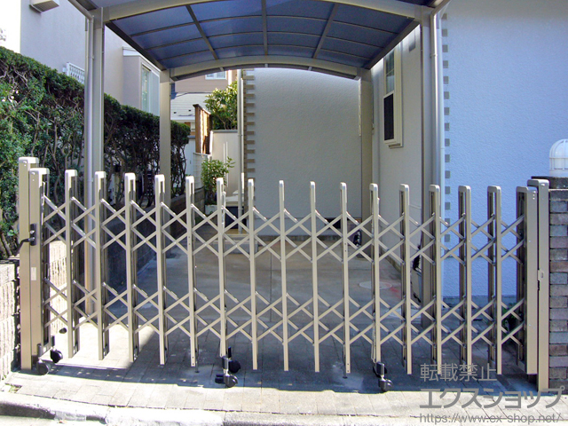 千葉県千葉市のLIXIL リクシル(新日軽)のカーゲート ニューエクジスXK型[傾斜タイプ] 片開き 33SA 施工例